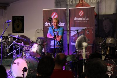 Drum Clinic mit Gregg Bissonette 19.11.2015 – Bild 19 von 24