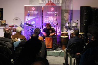 Drum-/ Percussion Clinic mit Alex Acuna 10.02.2017 – Bild 12 von 12