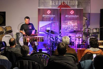 Drum-/ Percussion Clinic mit Alex Acuna 10.02.2017 – Bild 11 von 12