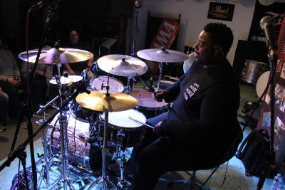 Drum Clinic mit Aaron Spears 31.10.2019 – Bild 14 von 54