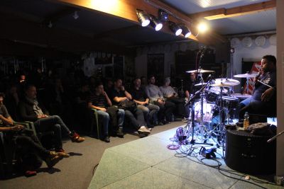 Drum Clinic mit Aaron Spears 31.10.2019 – Bild 7 von 54