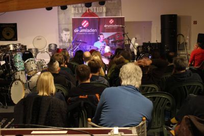 Drum Clinic mit Gregg Bissonette 19.11.2015 – Bild 23 von 24