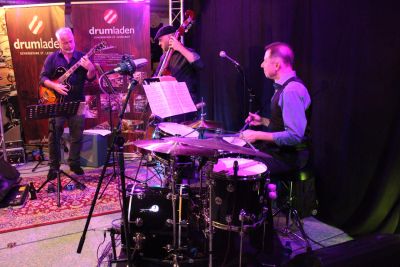 Daniel Glass Drum Clinic mit dem Daniel Glass Trio 25.09.2023 – Bild 2 von 4