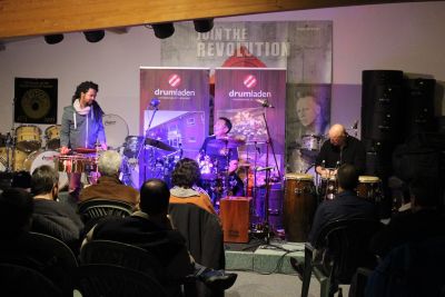 Drum-/ Percussion Clinic mit Alex Acuna 10.02.2017 – Bild 10 von 12