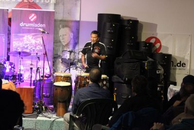 Drum-/ Percussion Clinic mit Alex Acuna 10.02.2017 – Bild 2 von 12