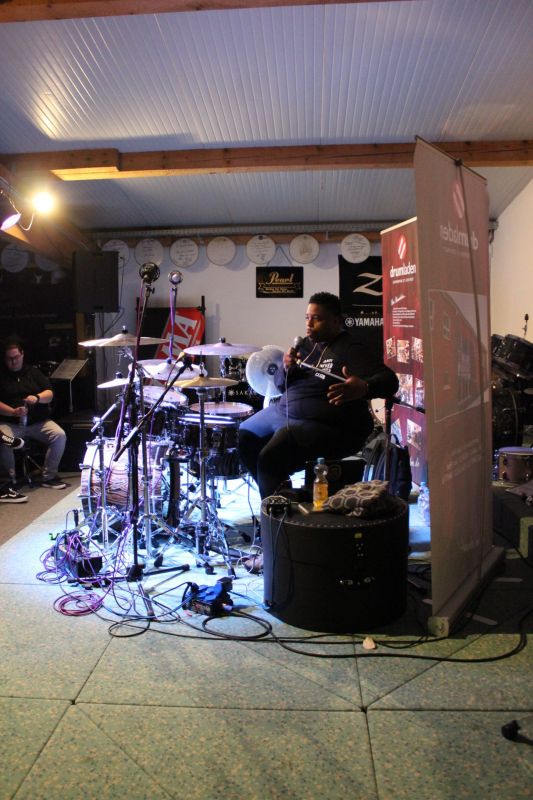 Drum Clinic mit Aaron Spears 31.10.2019 – Bild 3 von 54