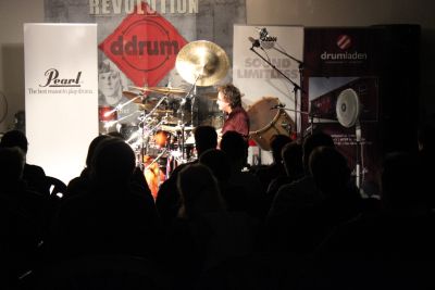 Drum Clinic mit Todd Sucherman 27.02.2015 – Bild 14 von 18